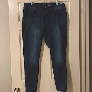 Torrid Denim Women’s Skinny Jeans 18R👖